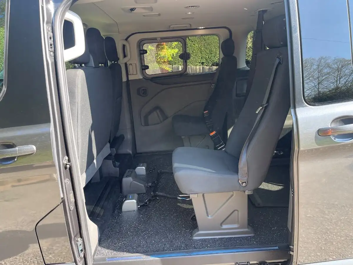 2018-ford-tourneo-custom-20tdci-310-l1-titanium-130ps-big-7