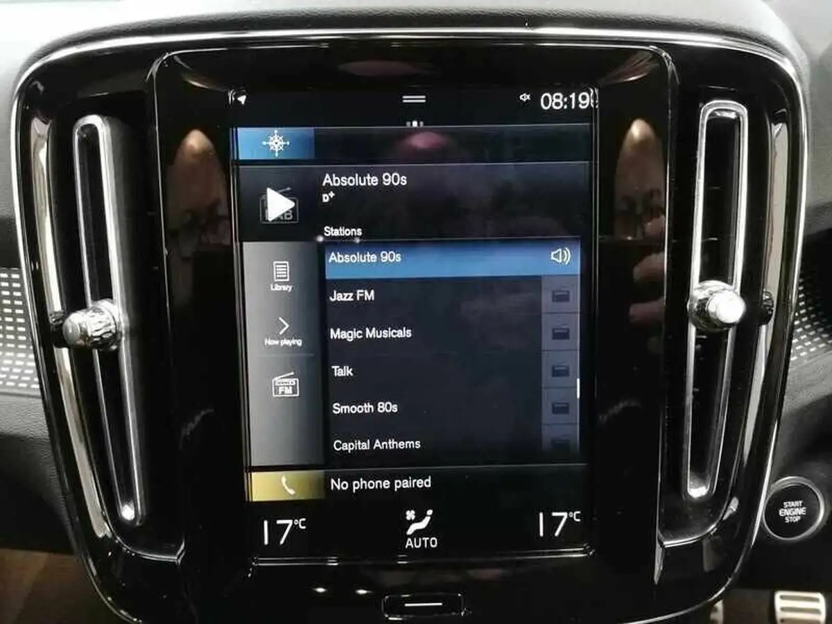 2020-volvo-xc40-15-t3-r-design-big-16