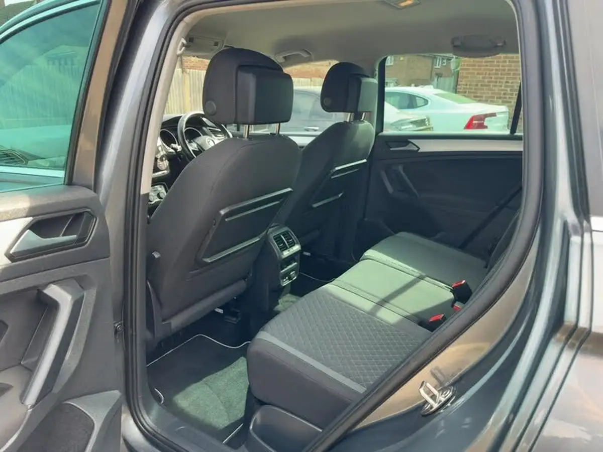 2018-volkswagen-tiguan-14-tsi-se-navigation-125ps-ss-big-25