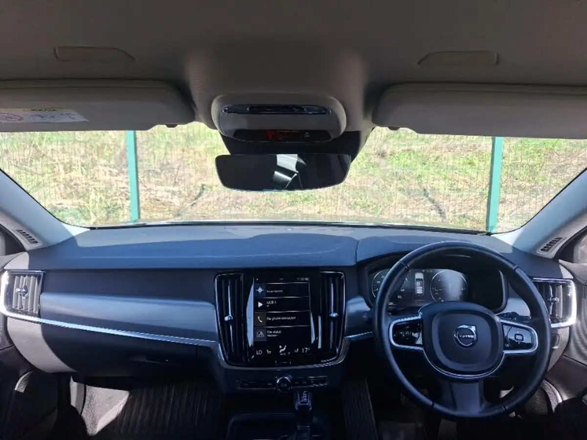 2018-volvo-v90-20td-d4-momentum-big-2