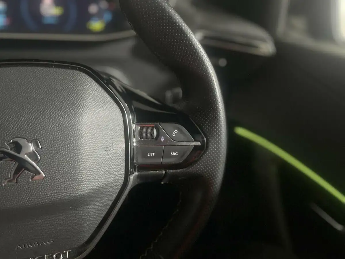 2021-peugeot-2008-suv-e-gt-premium-50kwh-big-17