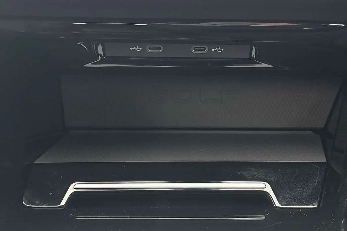 2023-volkswagen-golf-20-tsi-r-320ps-hatchback-big-28