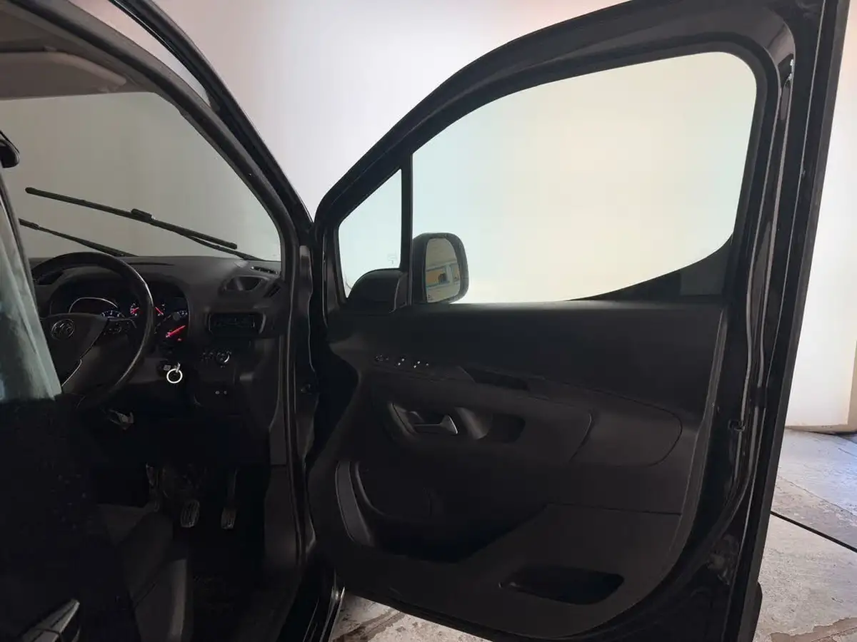 2022-vauxhall-combo-life-15-se-100ps-big-13