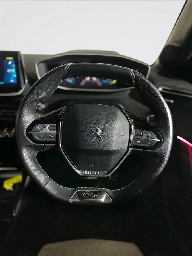 2020-peugeot-208-e-gt-big-13
