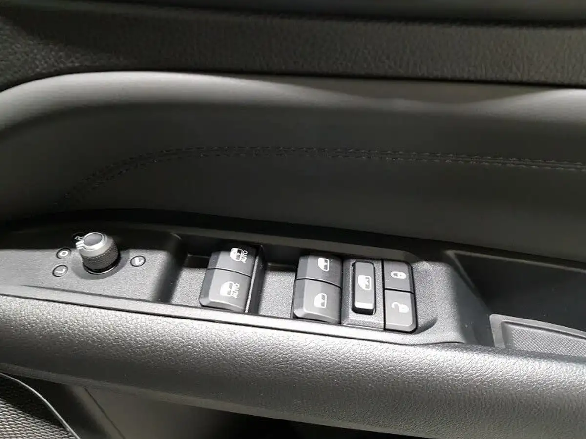 2025-jeep-compass-15-altitude-big-14
