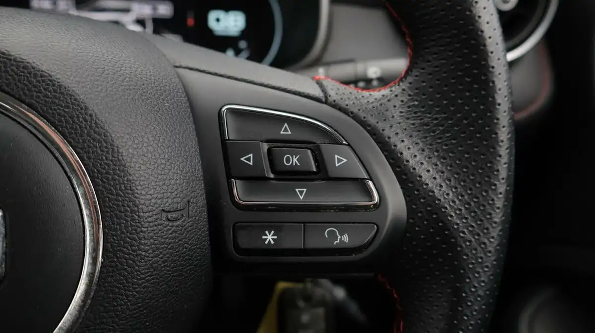 2022-mg-zs-suv-15-vti-tech-exclusive-big-23