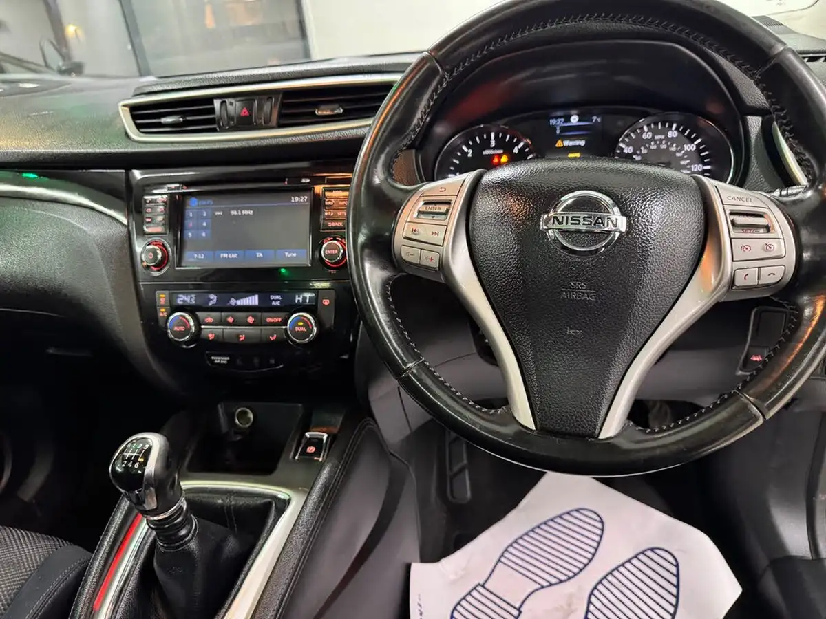 2015-nissan-qashqai-15dci-acenta-premium-big-8