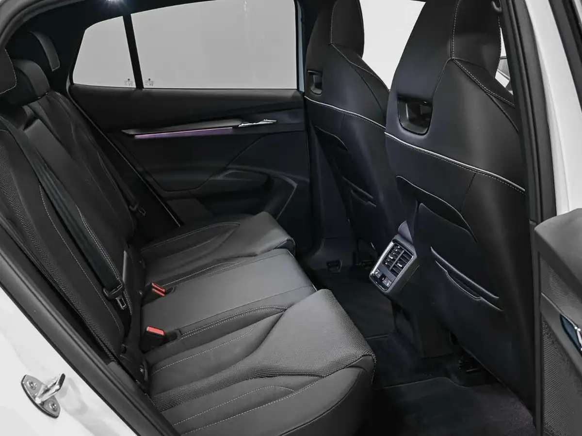 2023-skoda-enyaq-e-80-vrs-coupe-big-14