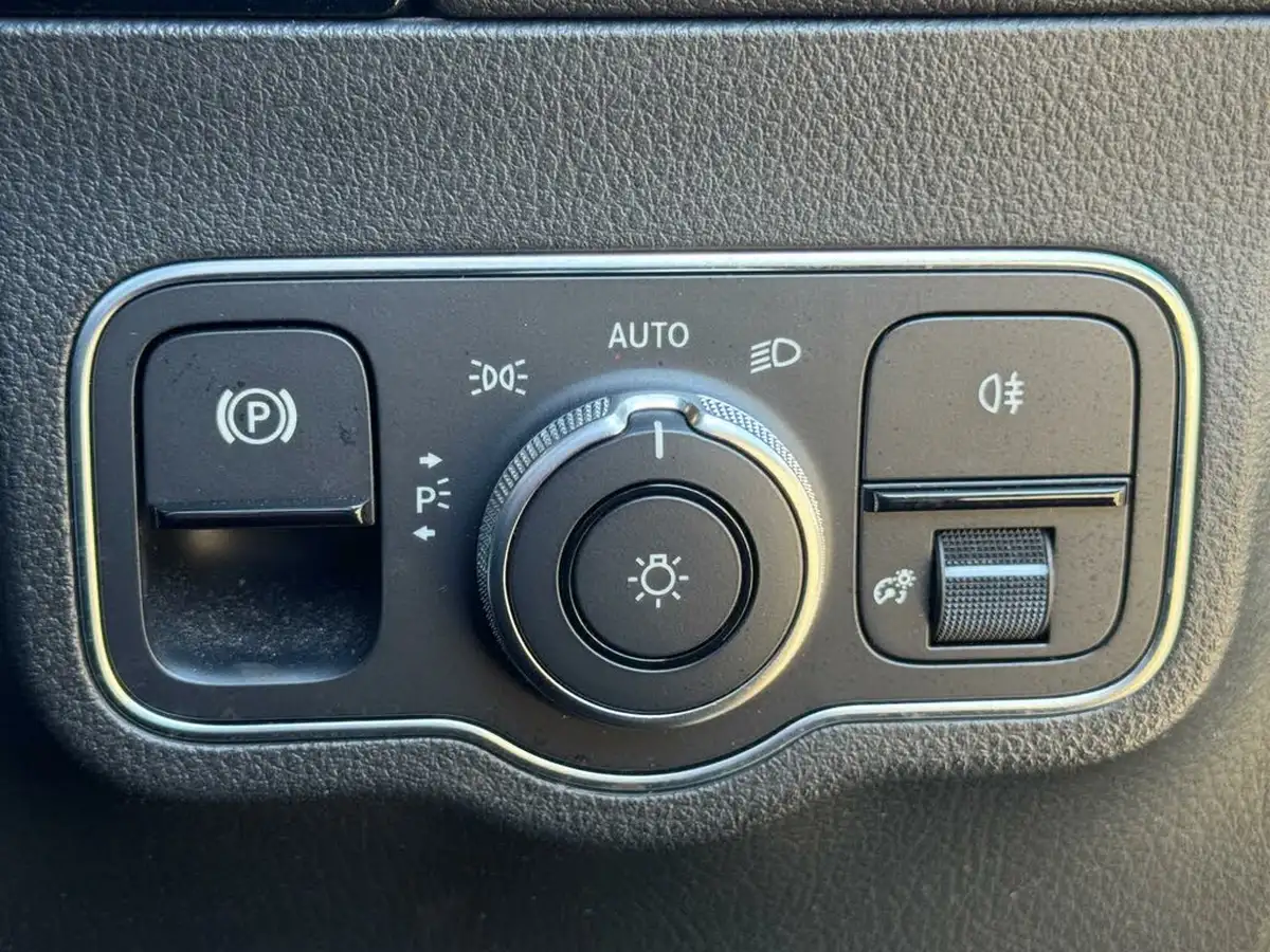 2021-mercedes-benz-b-class-13-b200-amg-line-executive-big-18