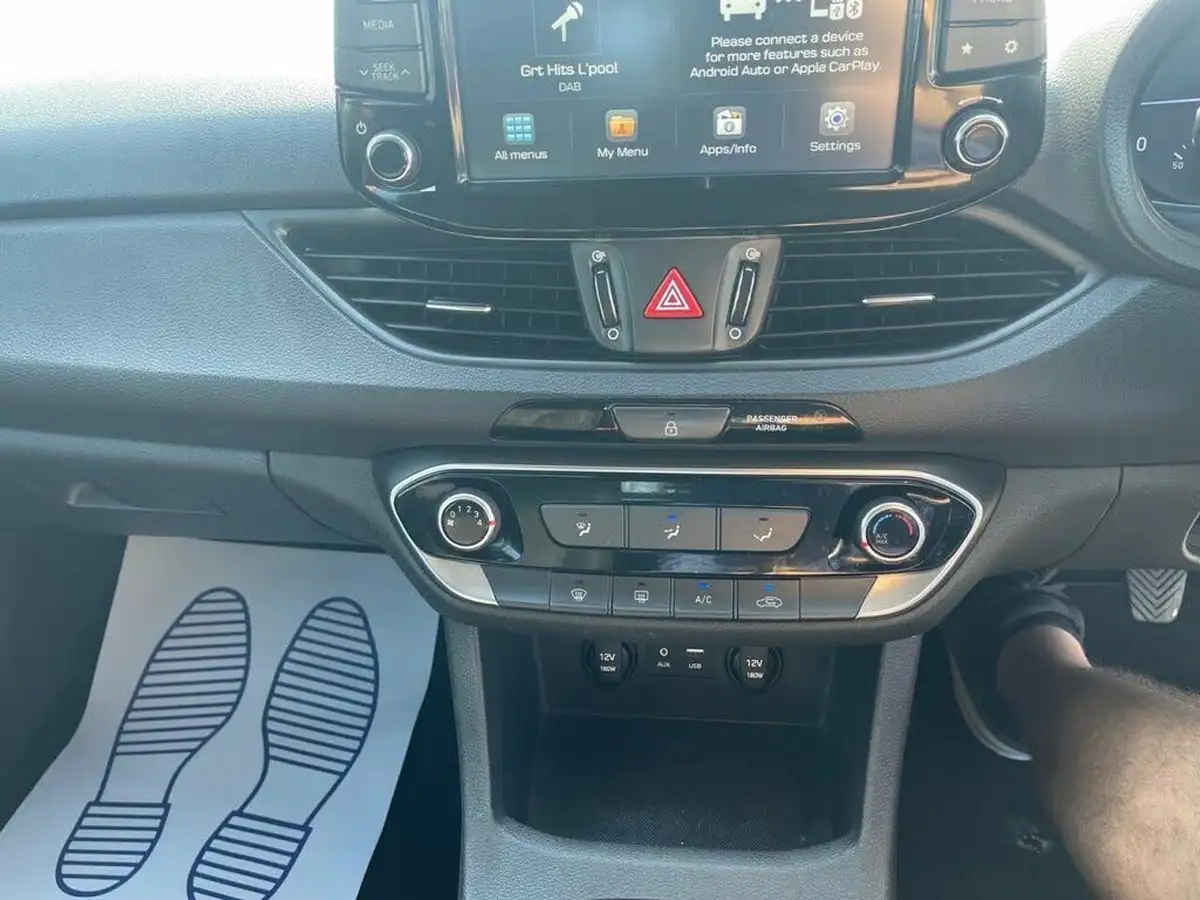 2018-hyundai-i30-10-t-gdi-se-hatchback-big-14