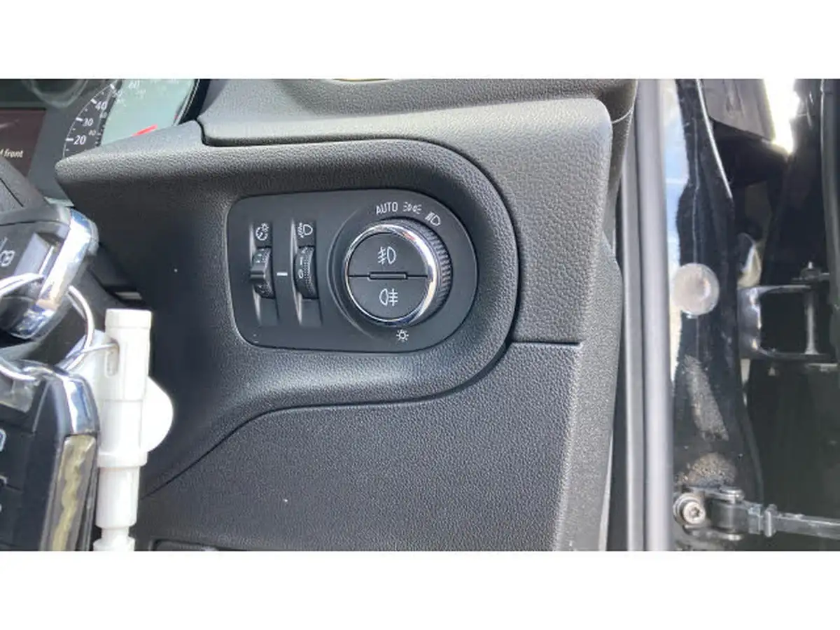 2021-vauxhall-grandland-x-15td-sri-nav-big-23