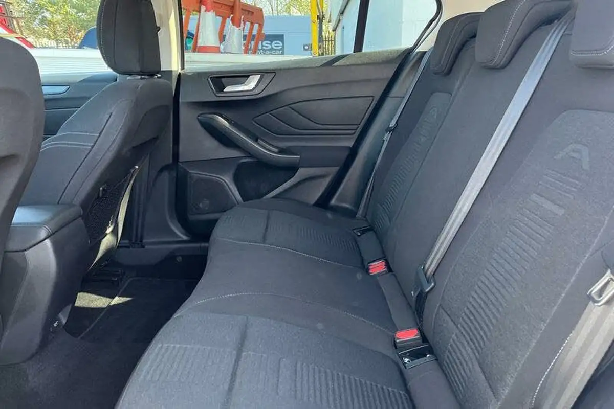 2021-ford-focus-big-19