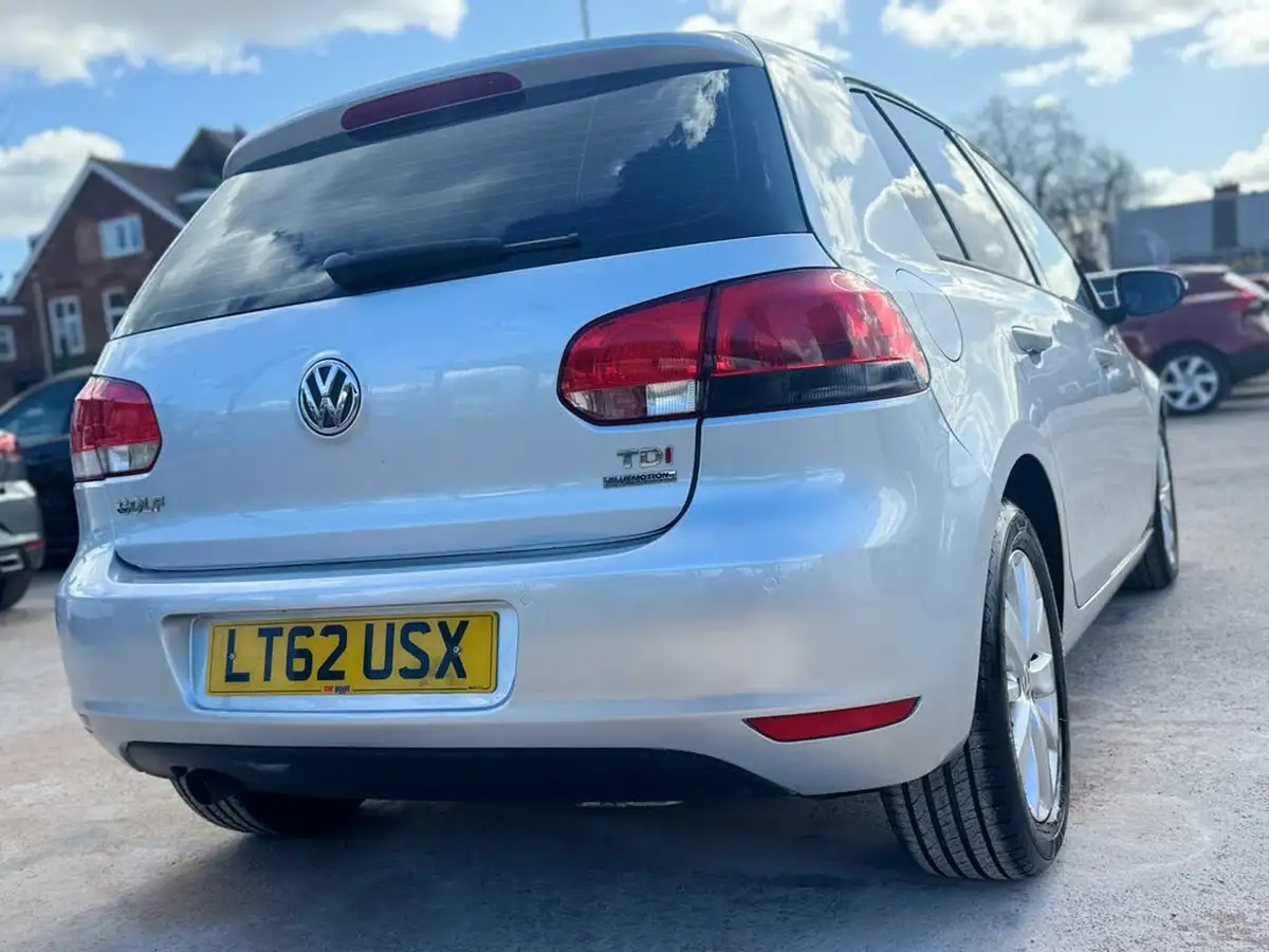 2012-volkswagen-golf-16td-blue-motion-match-5d-big-11