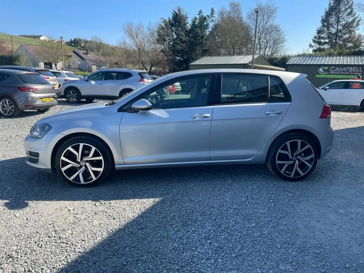 2014-volkswagen-golf-16tdi-se-ss-hatchback-5d-big-2