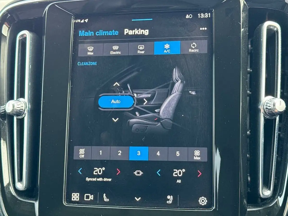 2022-volvo-xc40-20-b4-plus-awd-big-28