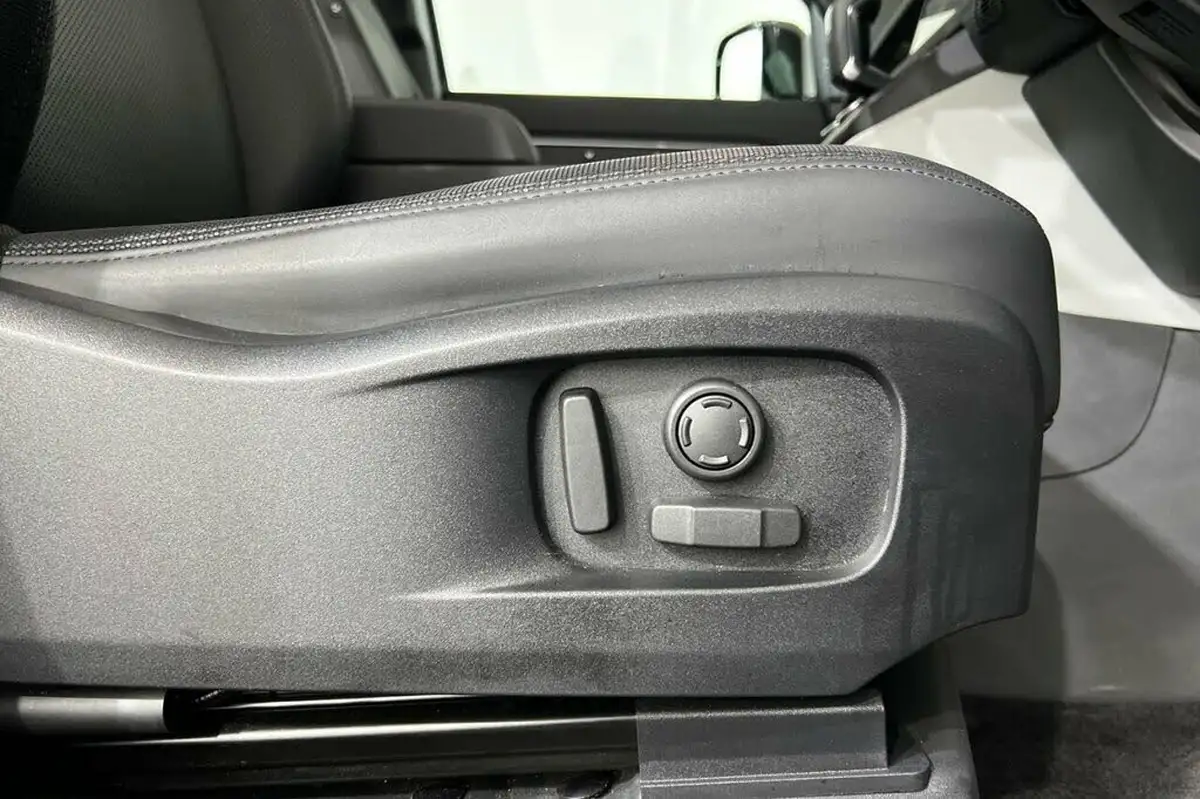 2024-land-rover-110-defender-20-p300-x-dynamic-se-big-20