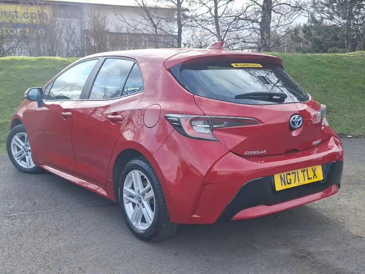 2022-toyota-corolla-18-vvt-i-icon-tech-trk-hatchback-5d-big-1