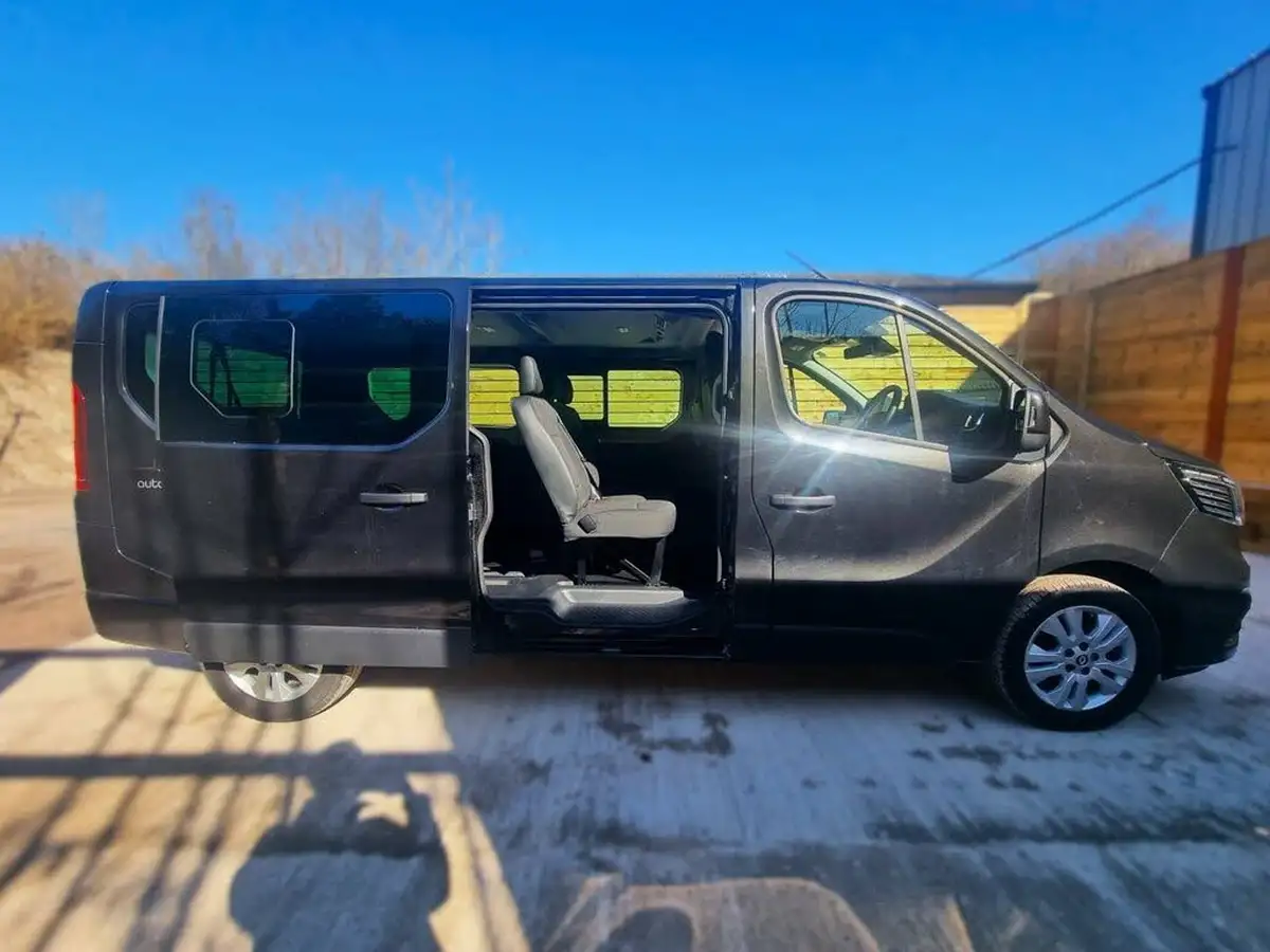 2024-renault-trafic-passenger-20-blue-dci-ll30-170-extra-big-9