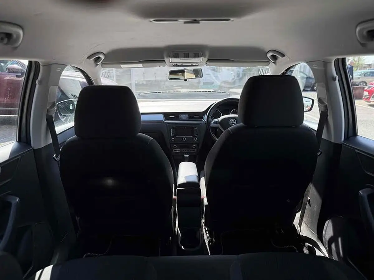 2015-skoda-rapid-spaceback-16tdi-se-tech-105ps-1598cc-big-23
