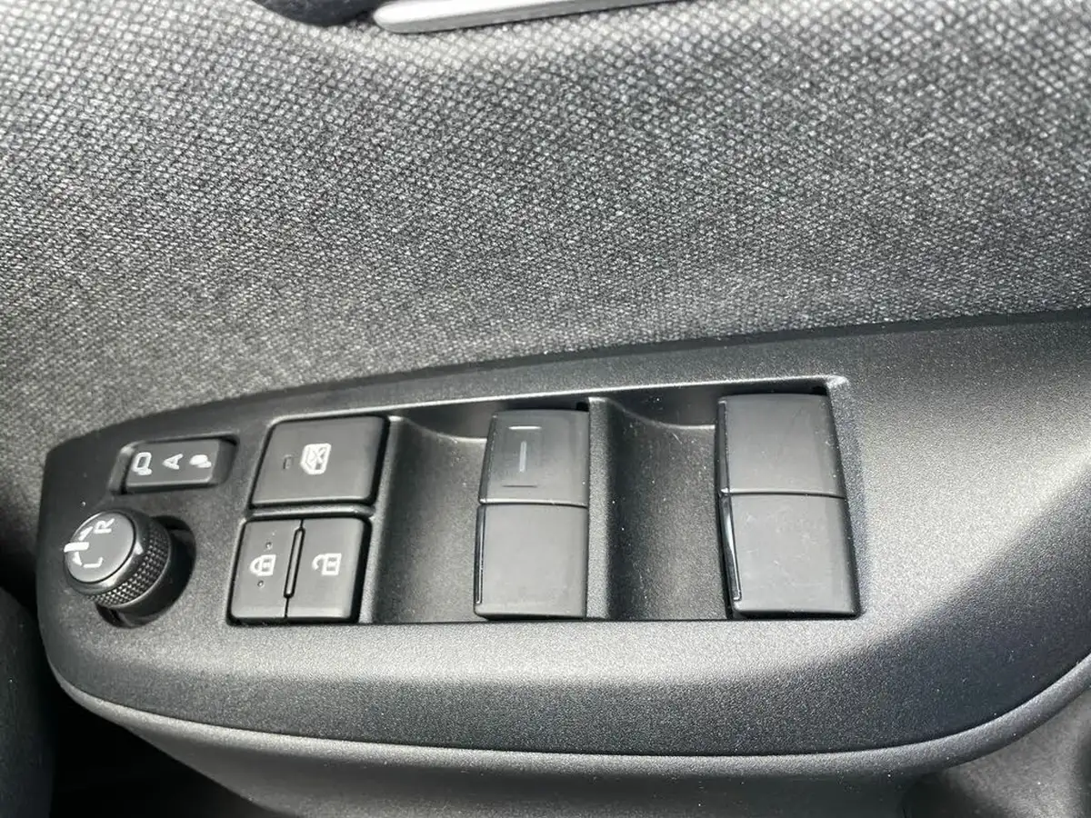 2022-toyota-yaris-15-vvt-i-launch-edition-big-19