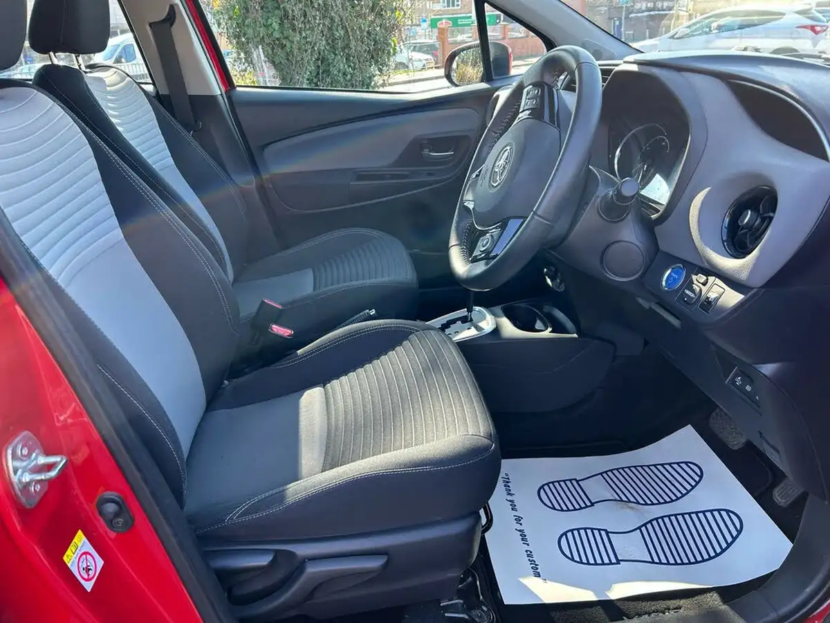 2018-toyota-yaris-15-vvt-i-icon-tech-hybrid-big-8