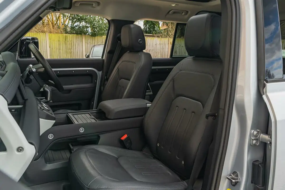 2021-land-rover-110-defender-30-d250-xs-edition-big-33