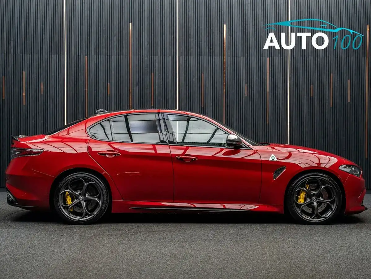 2022-alfa-romeo-giulia-29-biturbo-quadrifoglio-big-17