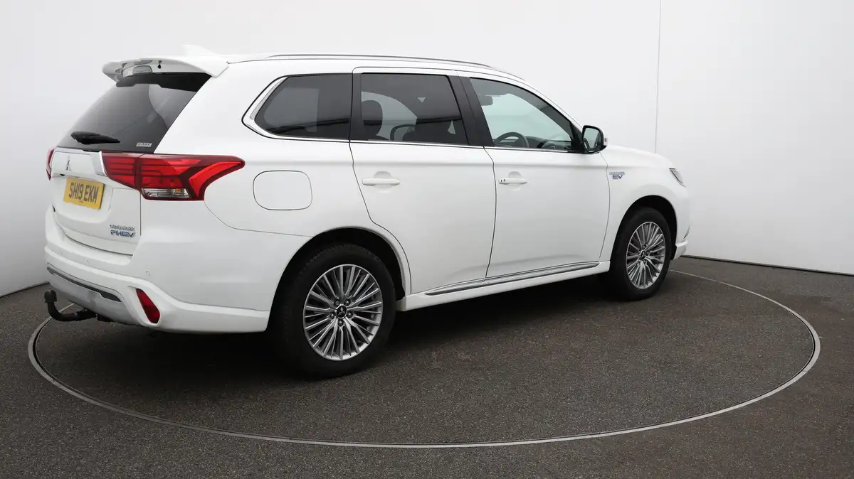 2019-mitsubishi-outlander-24-4h-phev-big-45