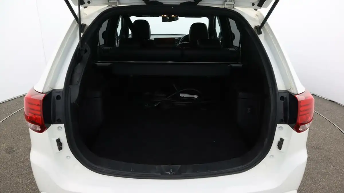 2018-mitsubishi-outlander-24-4h-phev-big-17