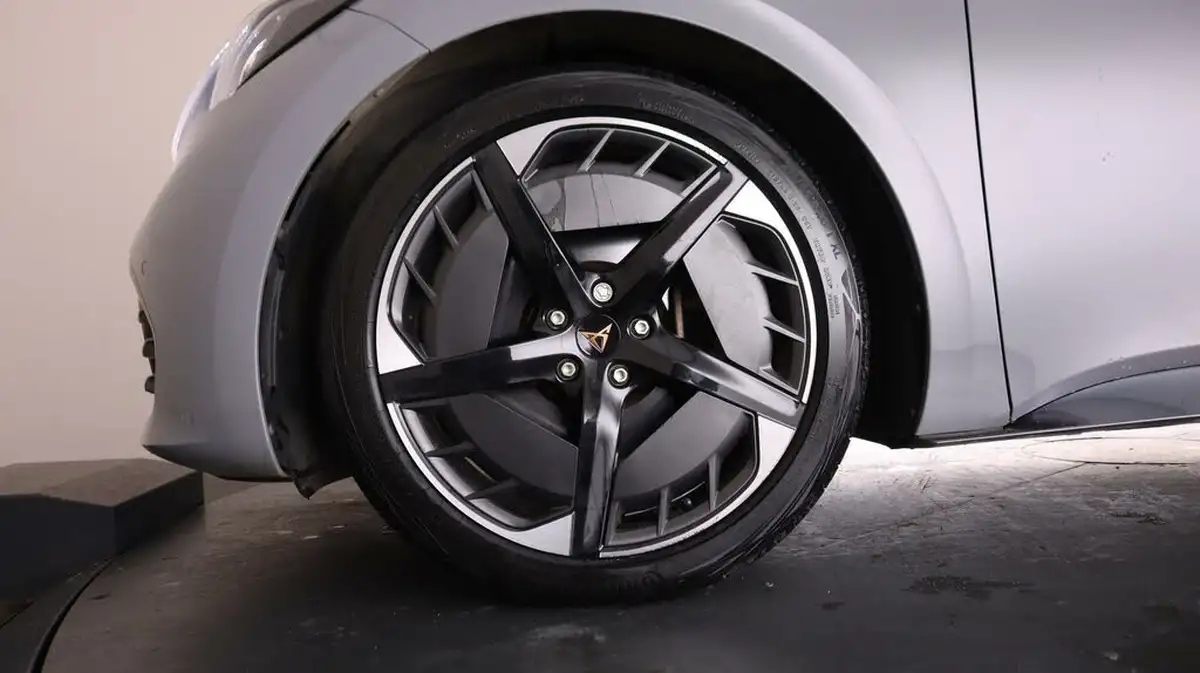2022-cupra-born-e-v3-204ps-58kwh-big-18