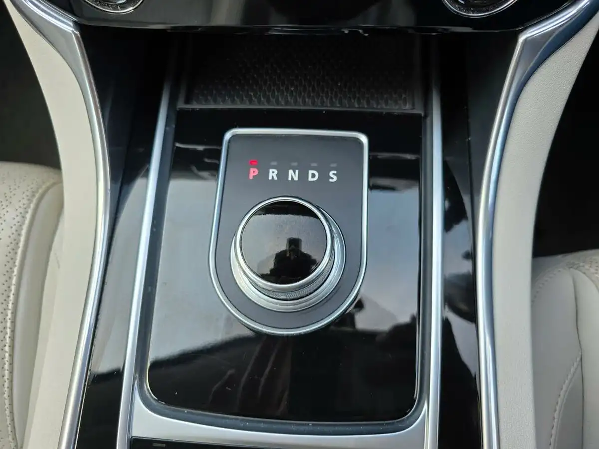2015-jaguar-xe-20td-portfolio-163ps-auto-big-45