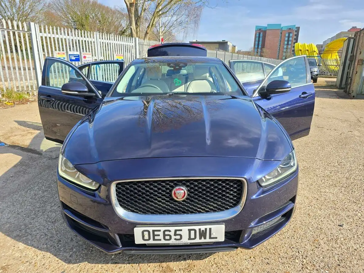 2015-jaguar-xe-20td-portfolio-163ps-auto-big-17