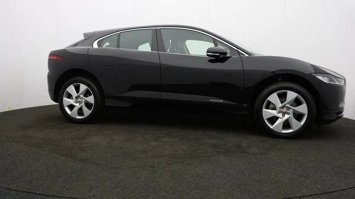 2021-jaguar-i-pace-ev400-se-big-35