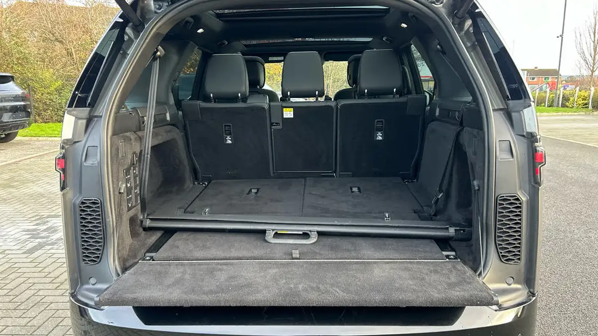 2021-land-rover-discovery-30-d300-r-dynamic-hse-big-9
