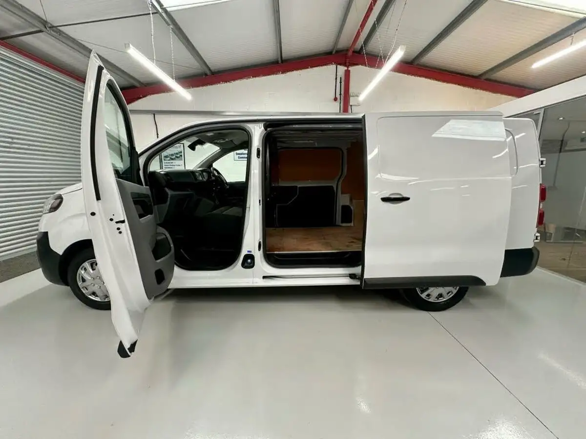 2022-vauxhall-vivaro-15td-2900-l2h1-dynamic-big-1