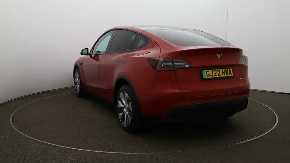 2022-tesla-model-y-e-long-range-big-53