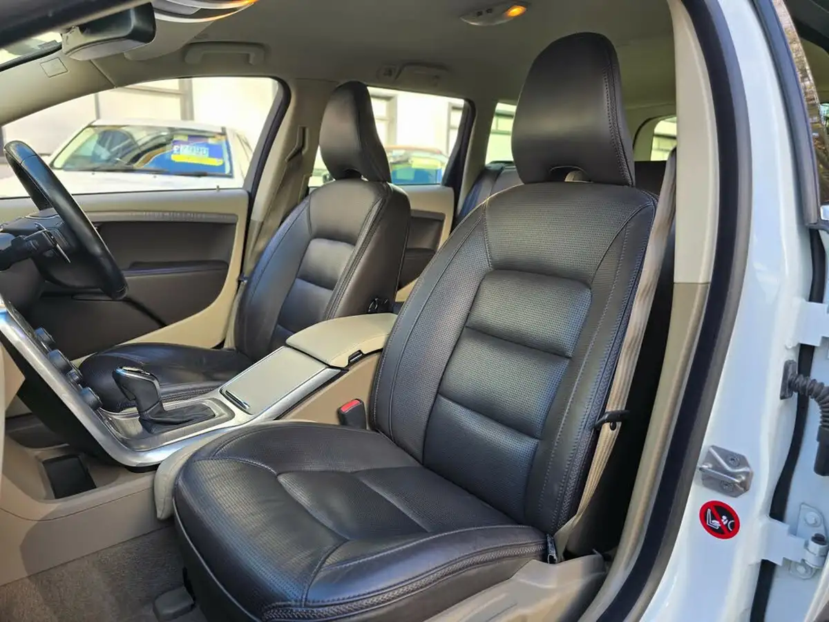 2014-volvo-xc70-30-t6-se-lux-304bhp-awd-big-27