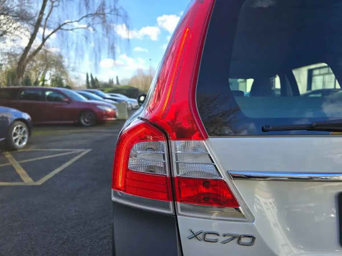 2014-volvo-xc70-30-t6-se-lux-304bhp-awd-big-71