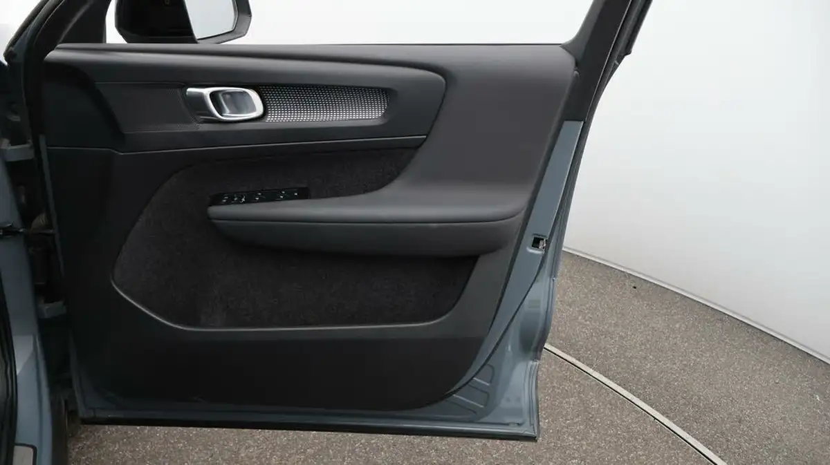 2021-volvo-xc40-15-t4-r-design-208bhp-big-15