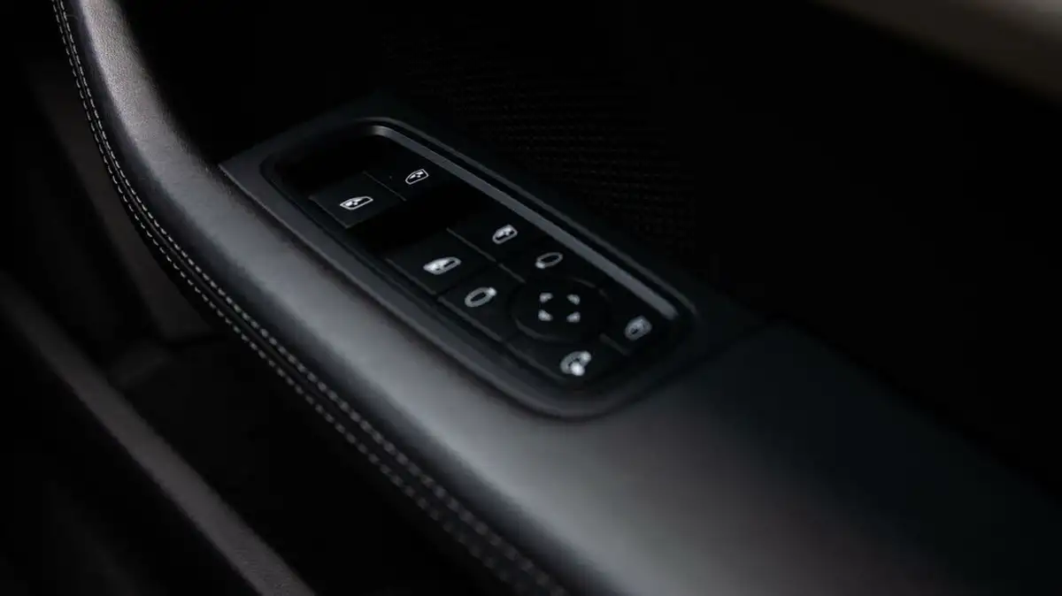 2023-porsche-taycan-e-4s-cross-turismo-big-45