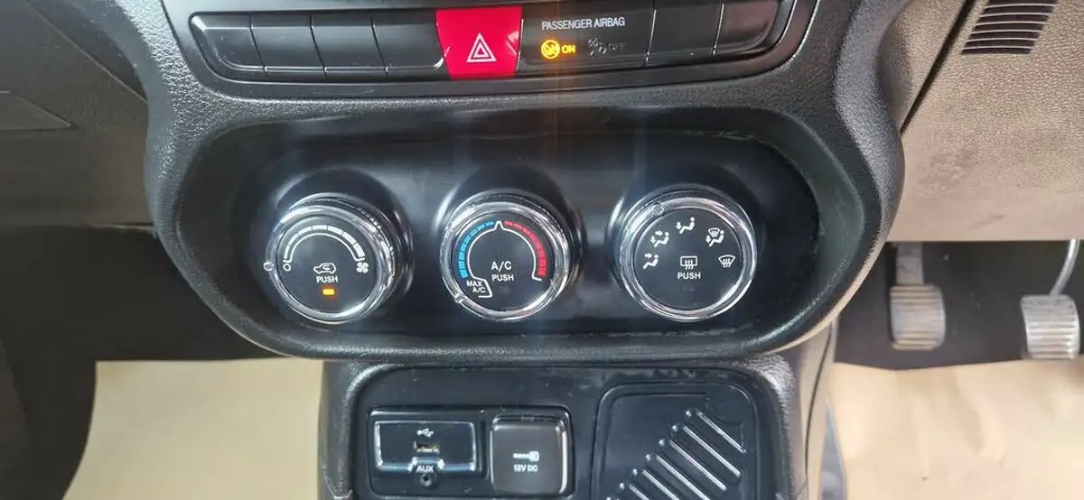 2015-jeep-renegade-16-multijet-ii-longitude-ss-big-11