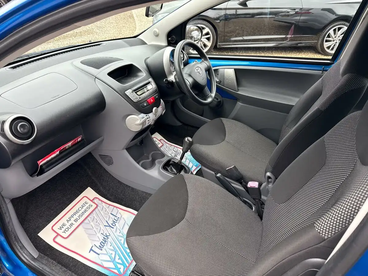 2010-toyota-aygo-10-aygo-blue-vvt-i-3d-big-5