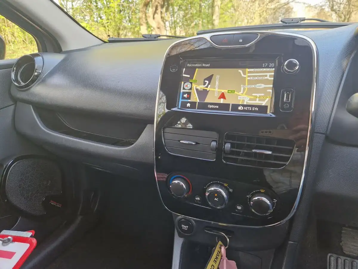 2014-renault-clio-12-dynamique-big-16