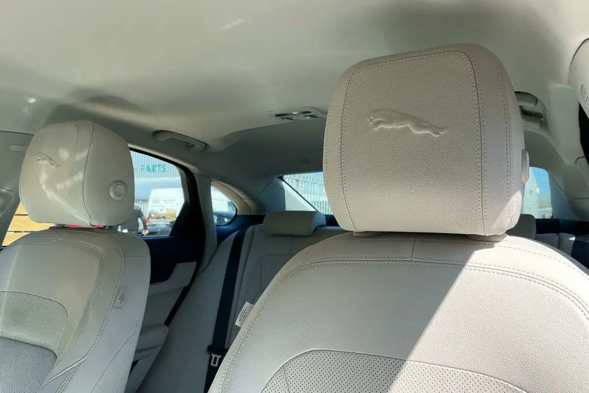 2021-jaguar-xf-20-p250-s-big-28