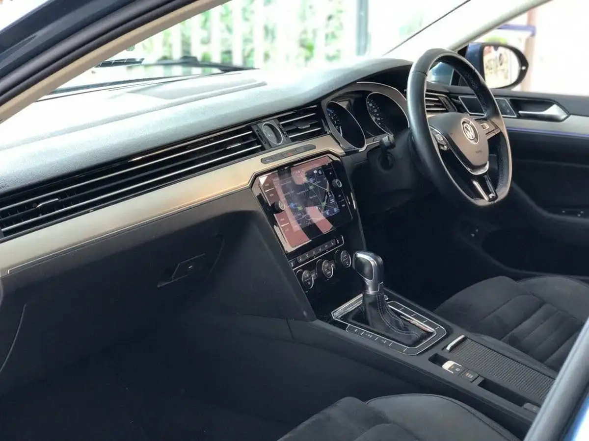 2018-volkswagen-passat-14-tsi-gte-estate-5d-big-8