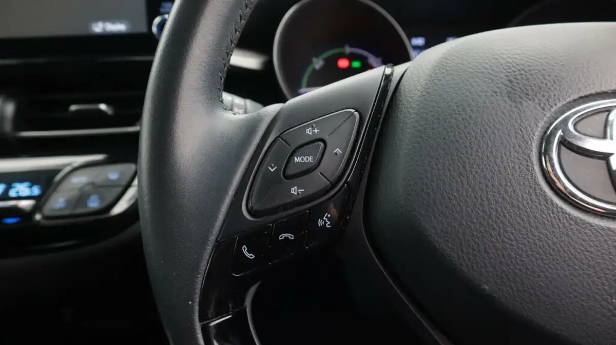 2021-toyota-c-hr-18-vvt-i-icon-big-24