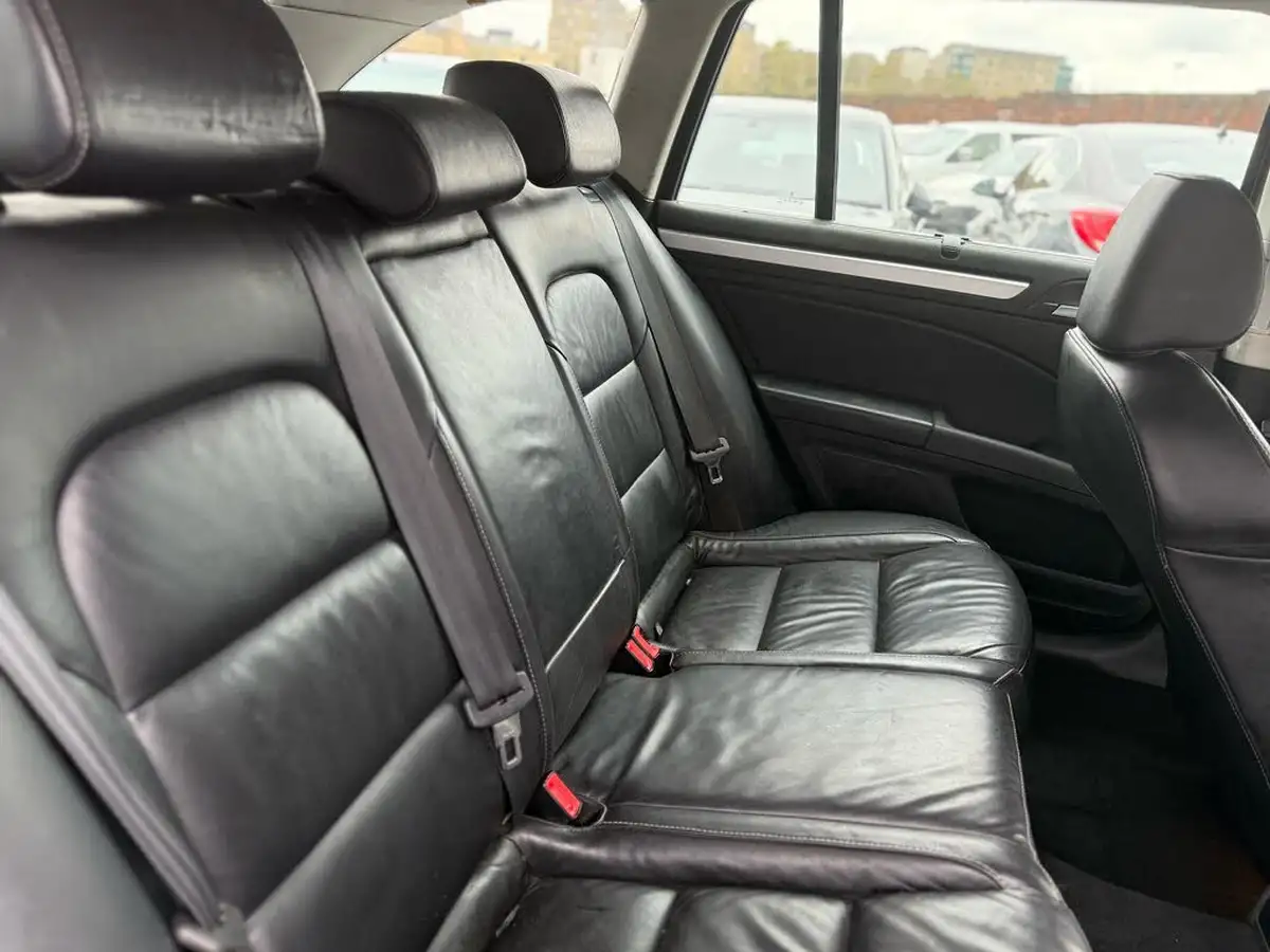 2010-skoda-superb-20td-elegance-172ps-estate-dsg-big-10