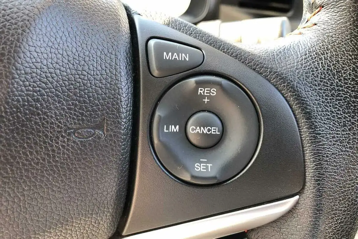 2018-honda-jazz-15-i-vtec-sport-navi-big-27