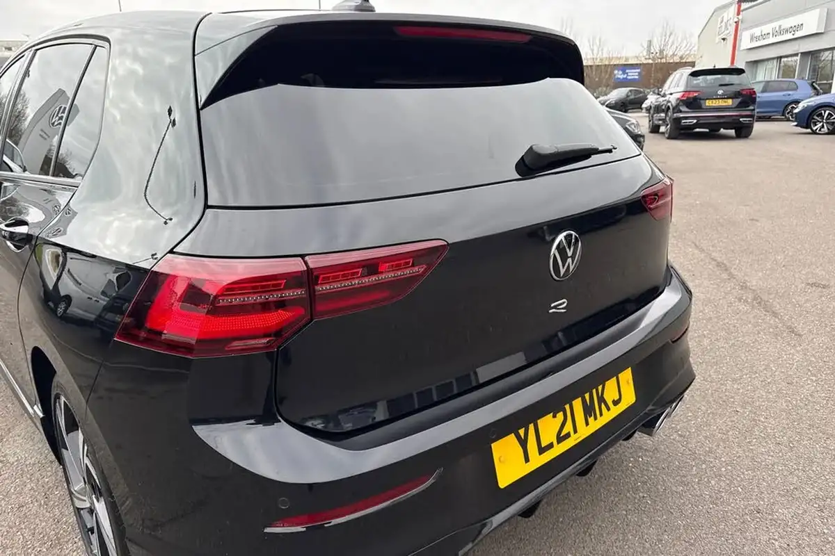 2021-volkswagen-golf-20-tsi-r-hatchback-big-15