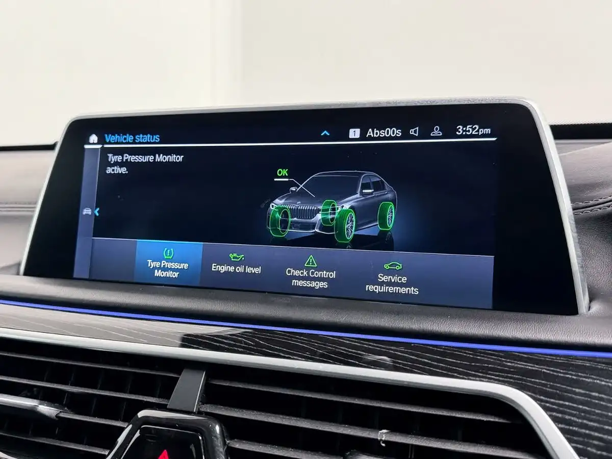 2021-bmw-7-series-30-745e-m-sport-big-39